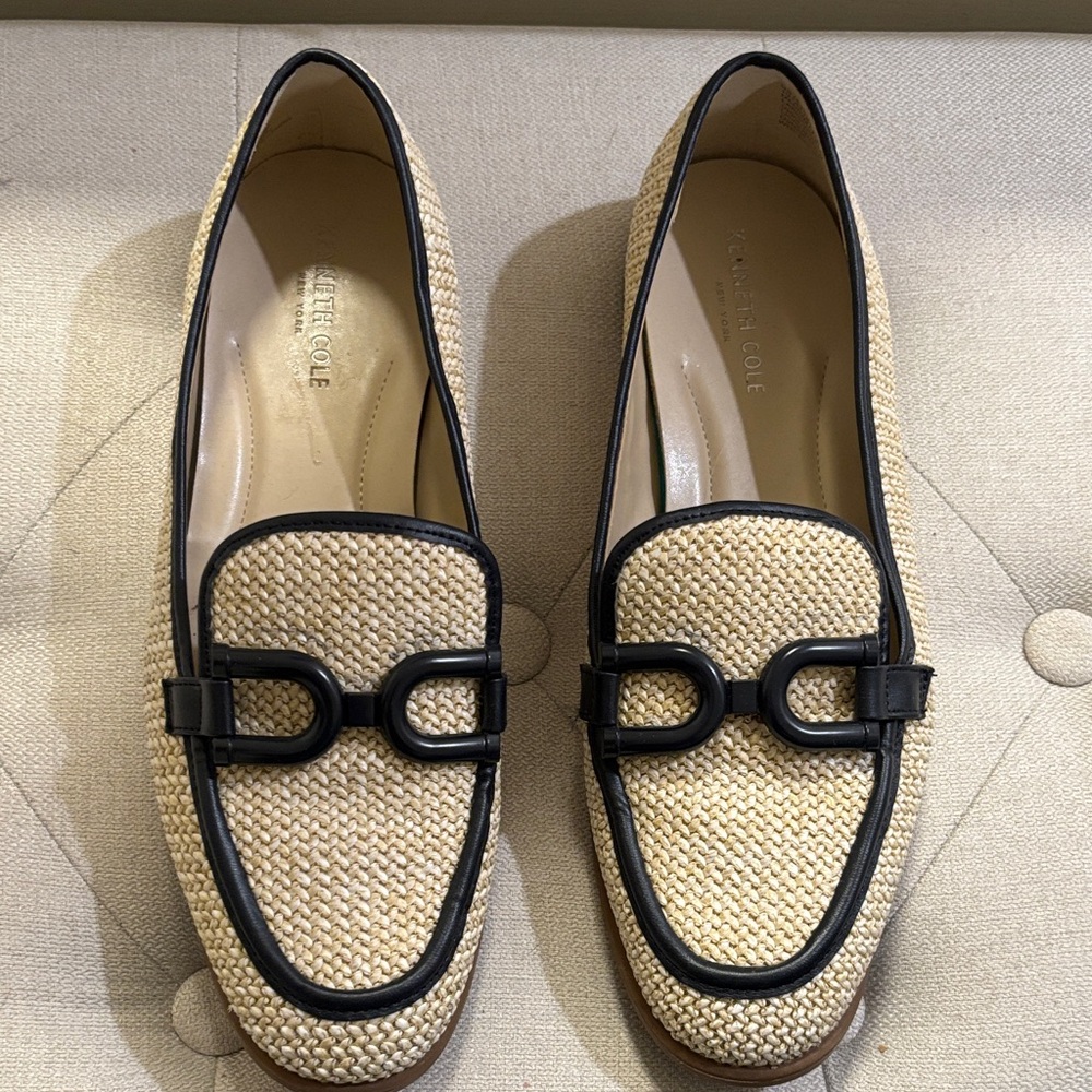 KENNETH COLE Women's Cream and Black Loafers